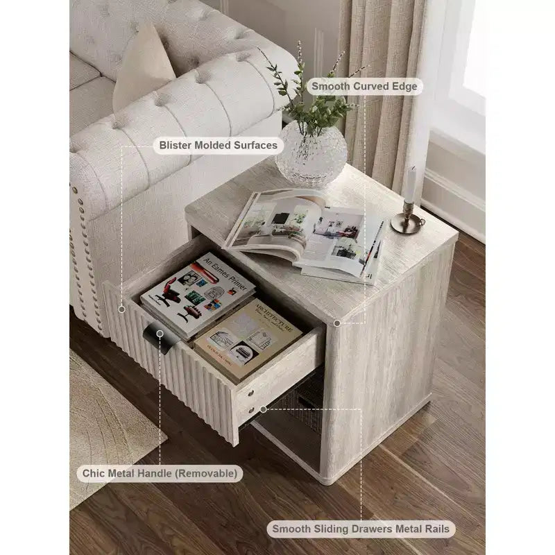 Table de chevet scandinave avec tiroirs encastrés et rangement ouvert