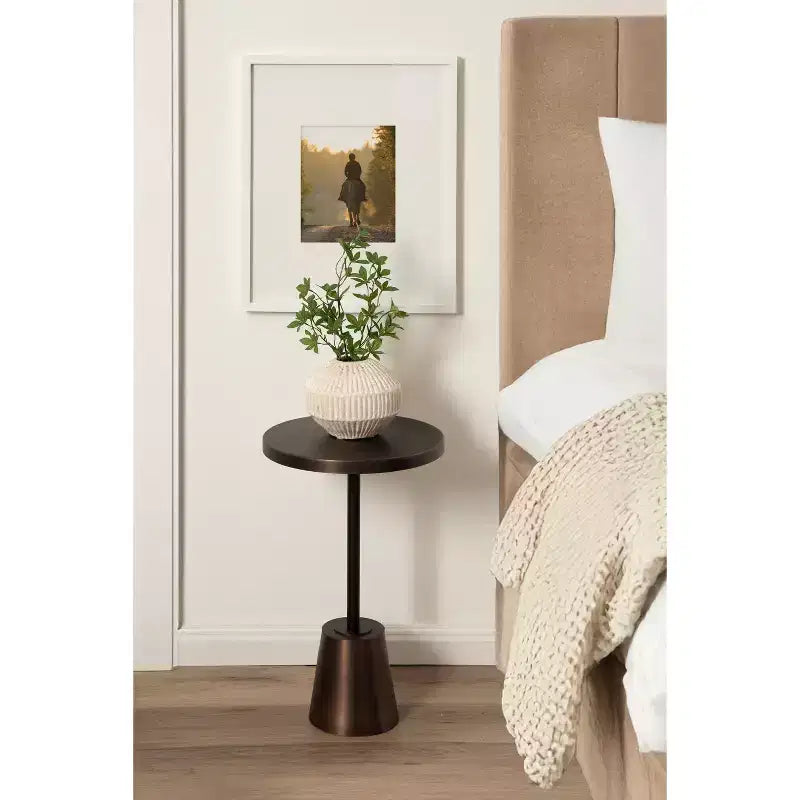 Table d'appoint ronde en métal au fini bronze antique