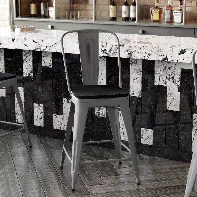 Tabouret de comptoir intérieur de 24 po avec dossier et assise en polyrésine